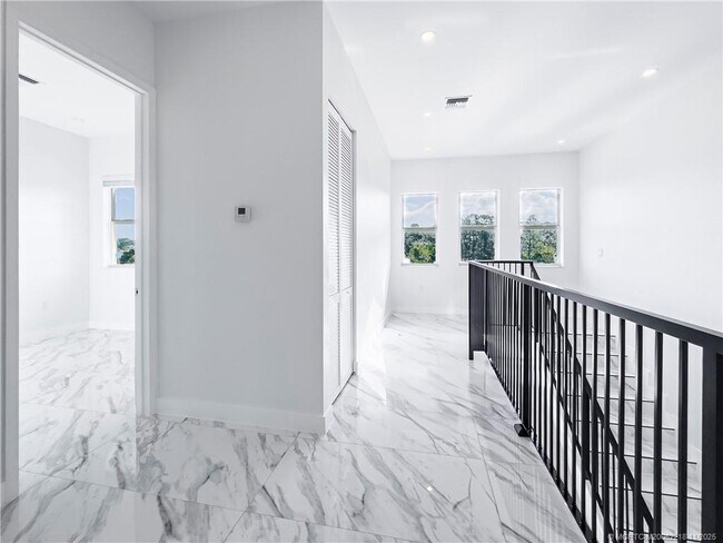 Building Photo - 149 Southeast Cor. Arno