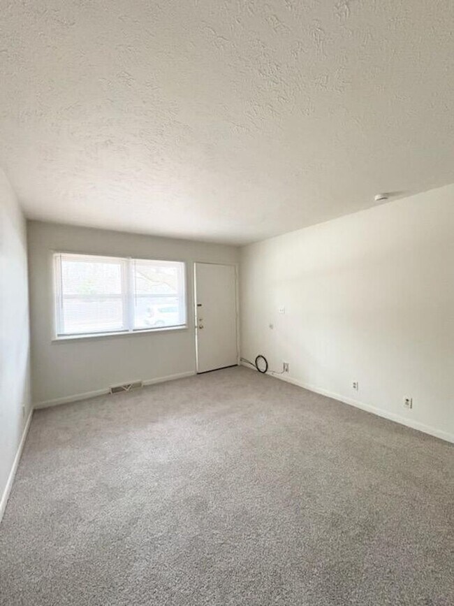 Building Photo - 200 S Grove St