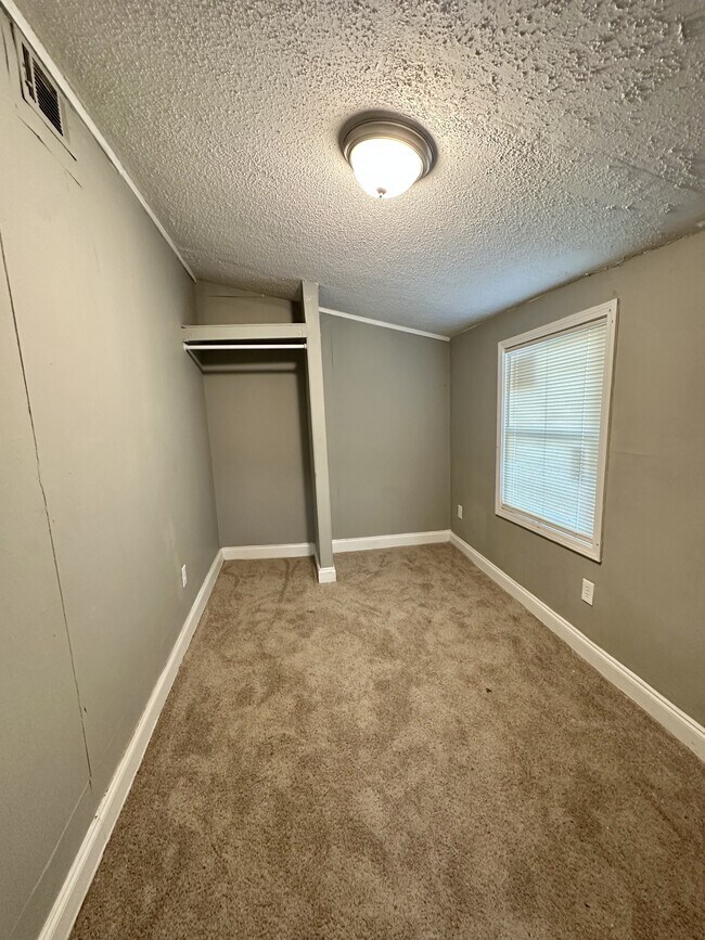 Building Photo - 6820 Division Ave