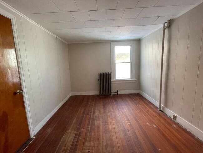 Building Photo - 147 Dewey Ave