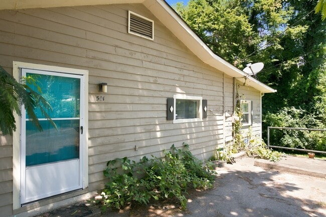 Building Photo - 501 Weakley Ave