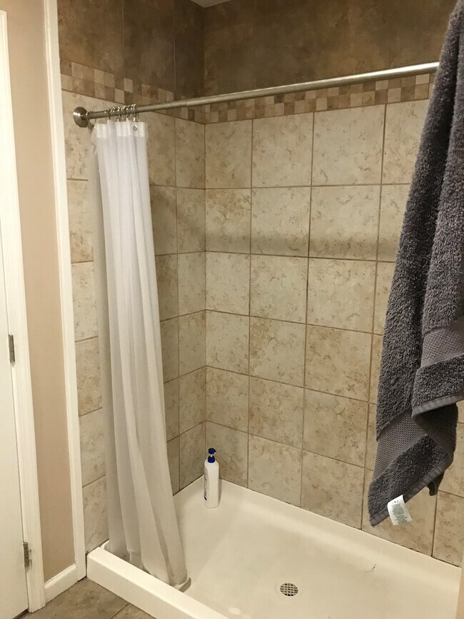 Building Photo - 908 W Mill St