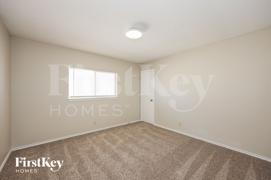 Building Photo - 7915 Cherry Glade