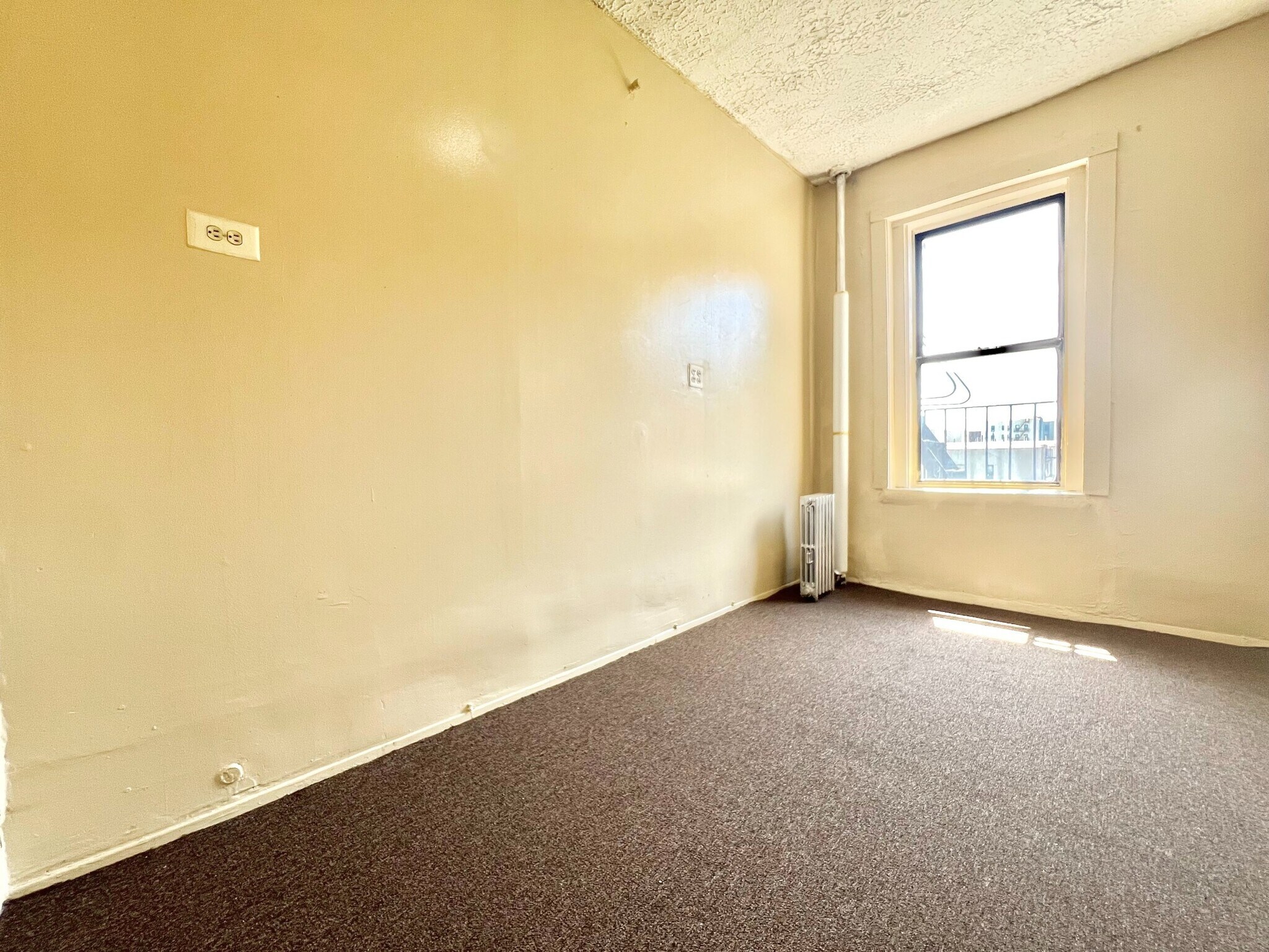 Building Photo - 882 Bryant Ave