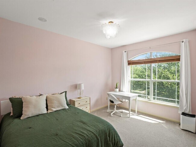 Building Photo - 11400 Archstone Dr