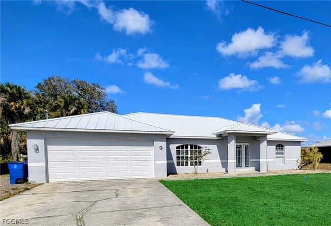 Building Photo - 718 Altair Ave