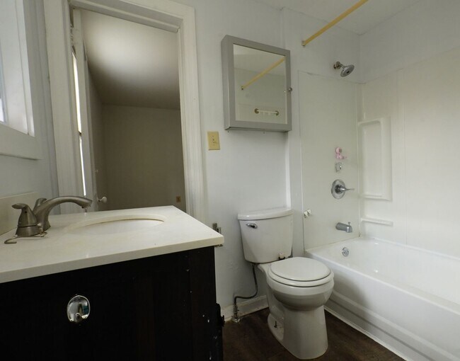 Building Photo - 2309 Tilbury Ave