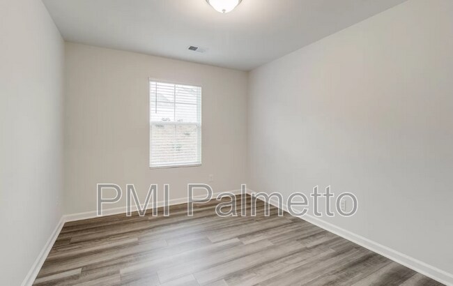 Building Photo - 700 Pink Rose Ln
