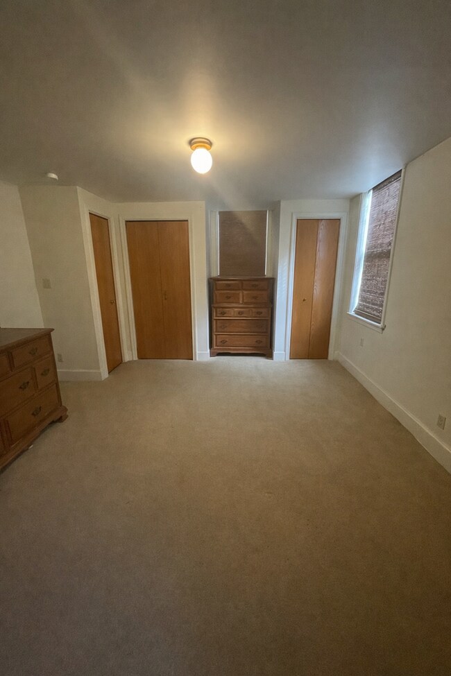 Building Photo - 215/217 N. Ashley St