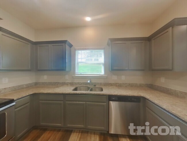 Building Photo - 143 Edgefield Ct