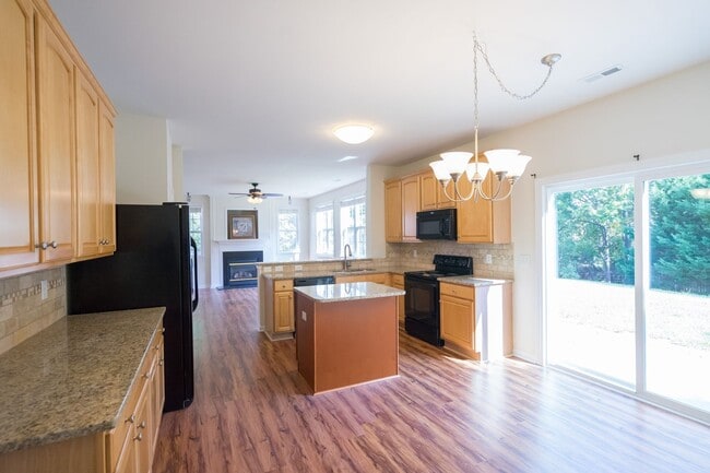 Building Photo - Pet-Friendly! Ballantyne/Blakeney, 4 bedroom-2.5 bath home on beautiful cul-de-sac lot