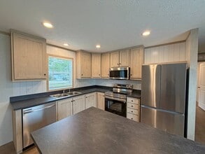 Building Photo - 781 W Walcott Rd