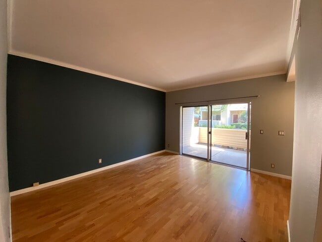 Building Photo - BLOSSOM VALLEY - Beautifully updated end u...