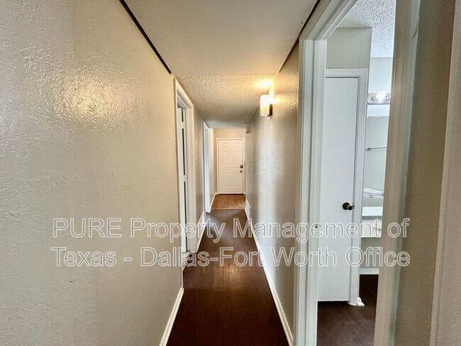 Building Photo - 3505 Biscay Dr