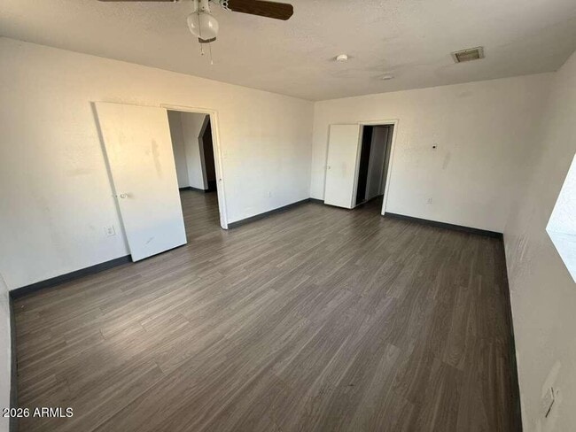 Building Photo - 398 E Ave