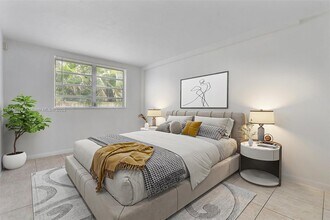 Building Photo - 1715 N 16th Ave