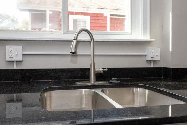 Building Photo - NORTH COLLEGE HILL -  Stunning remodel 3be...