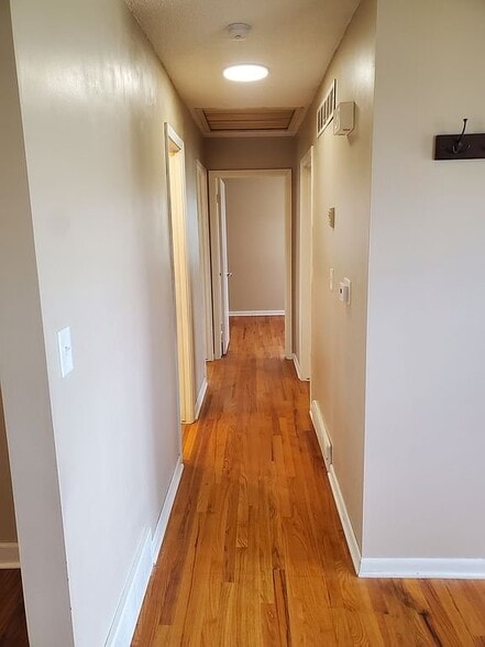Building Photo - 3200 NE 66th Terrace