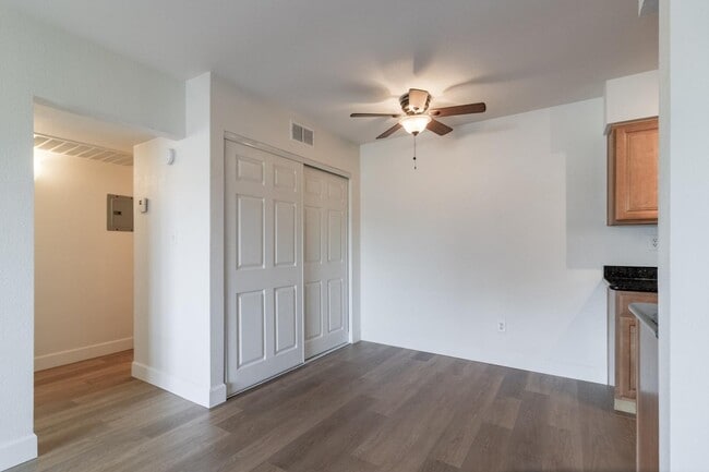 Building Photo - 5877 N Granite Reef Rd