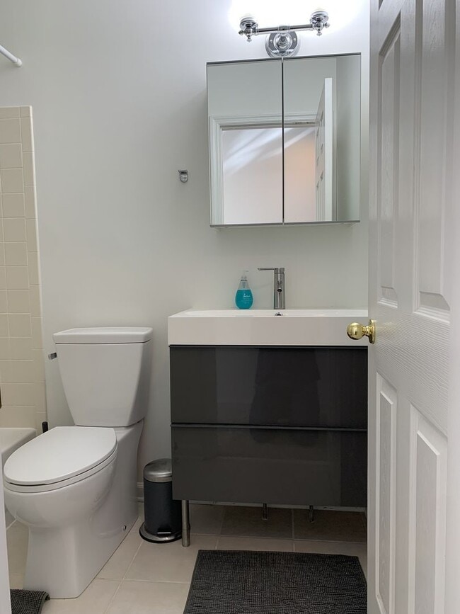 Building Photo - Renovated 5 Bedroom Home w/ 2 Car Garage and Fenced Backyard