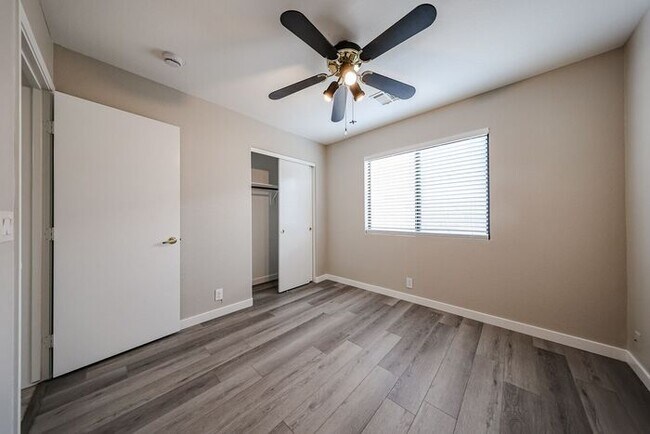 Building Photo - Welcome to this Charming 3 BEDROOM , 2 BAT...