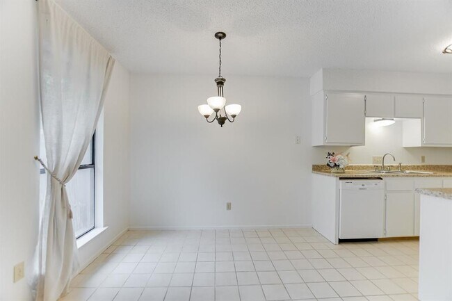 Building Photo - 3704 Bannockburn Dr