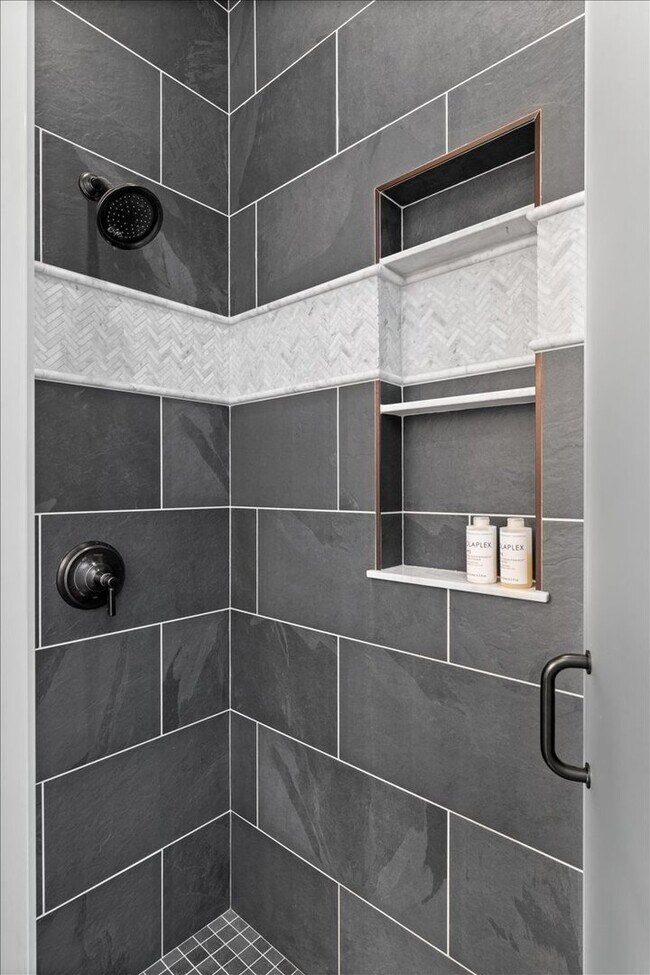 Building Photo - 1867 N Halsted St