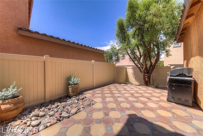 Building Photo - 3144 Whitfeild Ave