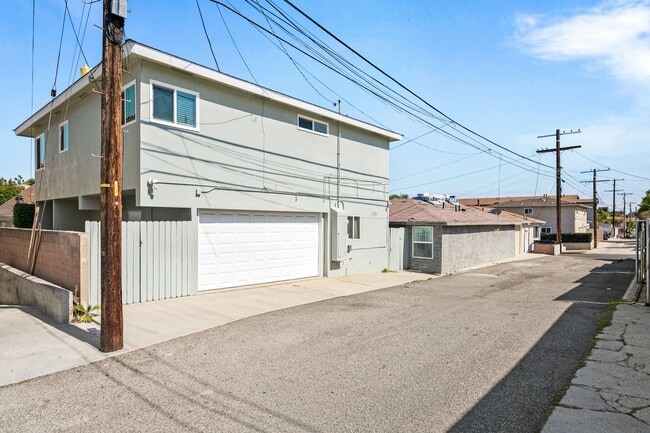 Building Photo - 717 S Meyler St