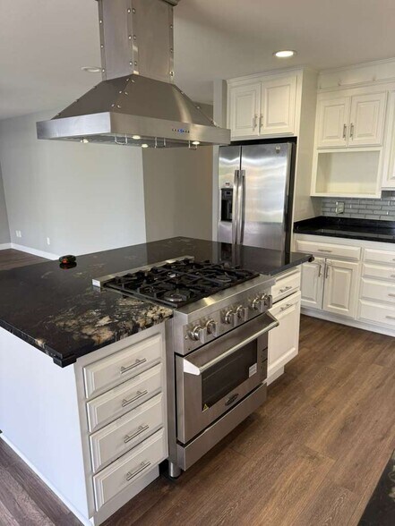 Stainless Steel Appliances and Granite Countertops - 495 Queen Anne Dr