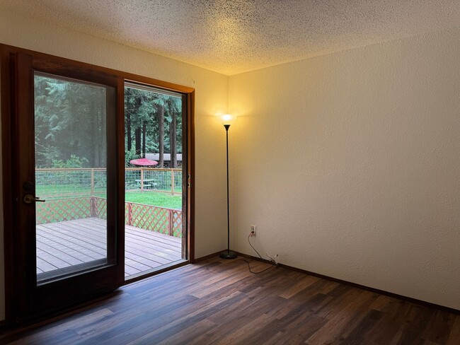 Building Photo - Cozy one story home on beautiful close to town acreage.