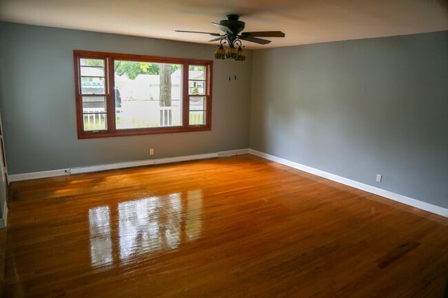 Building Photo - 631 Elm St