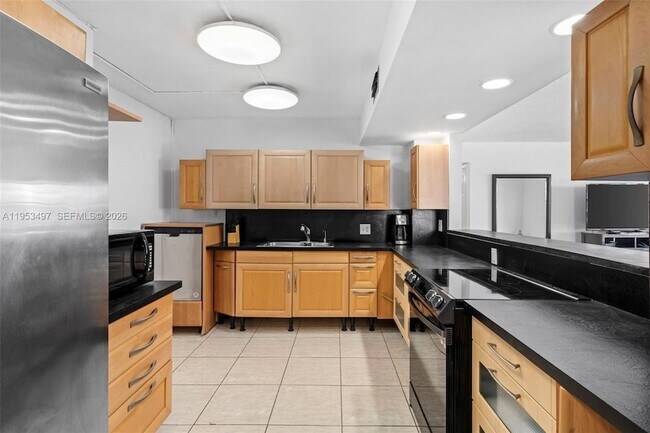 Building Photo - 401 Golden Isles Dr