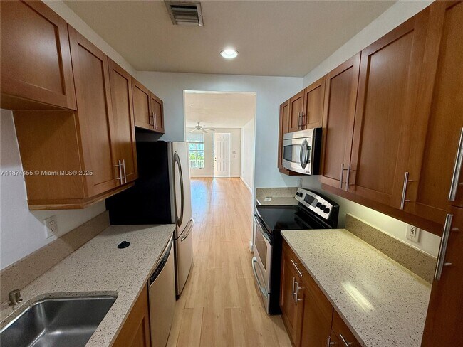 Building Photo - 323 Olssen Ave