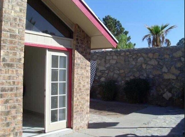 Building Photo - 7421 Bishop Flores Dr