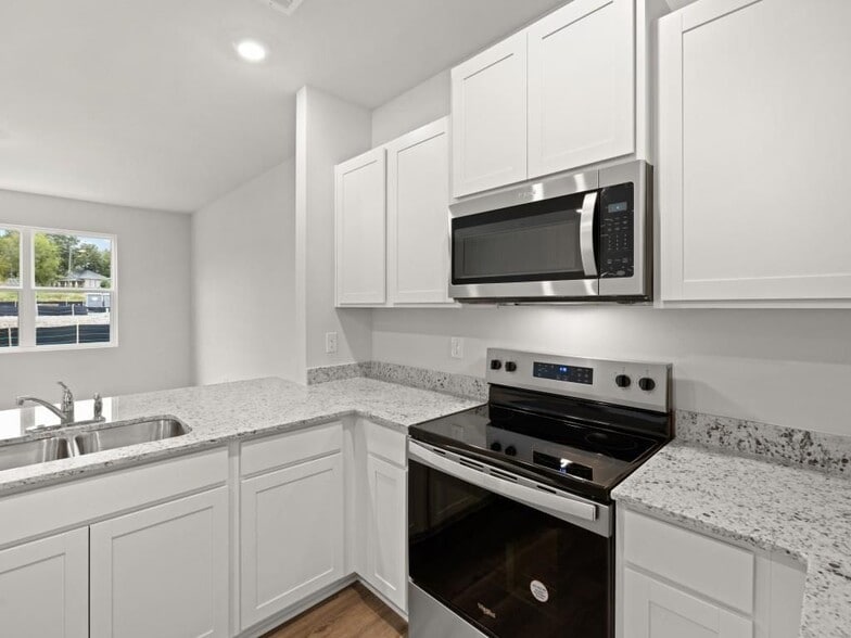 Building Photo - 5976 Skylar Dr