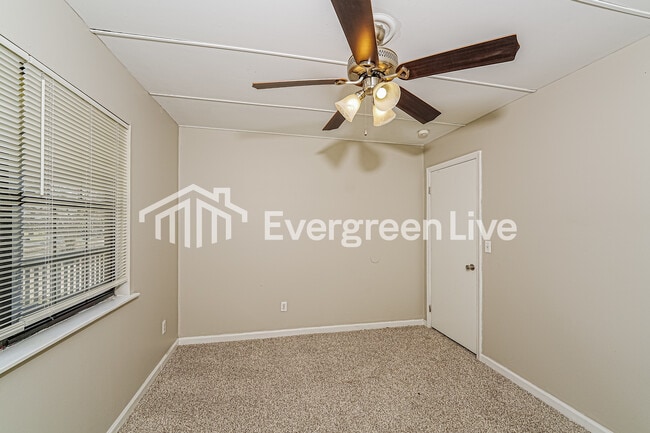 Building Photo - 990 Stowe St