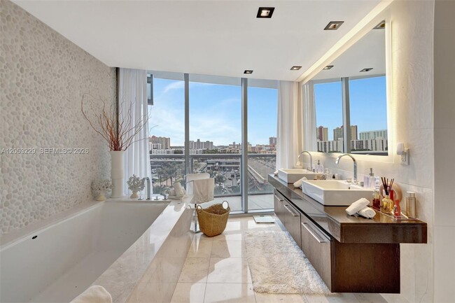 Building Photo - 17121 Collins Ave