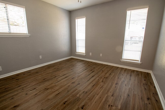 Building Photo - Crossbill