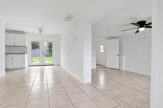 Building Photo - 1034 Sparkman St