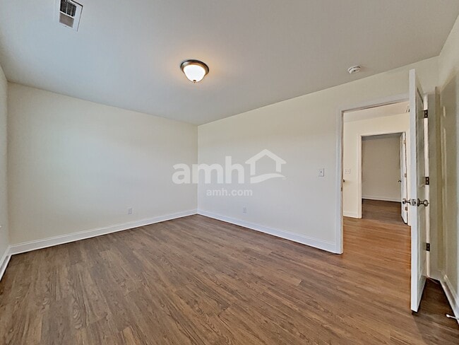 Building Photo - 118 White Ash Dr