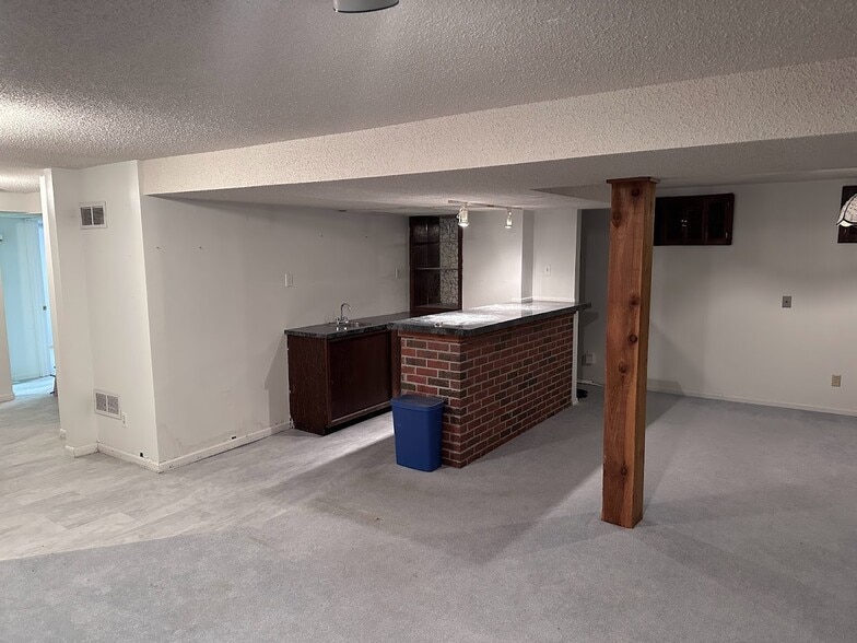 Basement Wet Bar - 1304 Overlook Dr