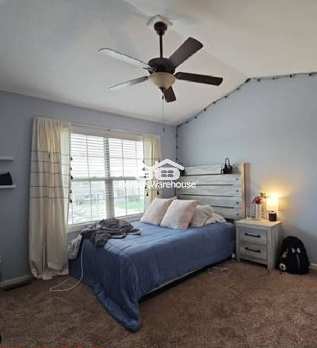 Building Photo - 165 SE Pleasant View Dr