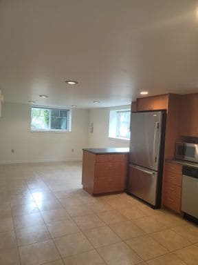 Building Photo - Spacious 2 Bedroom/ 1 bath lower unit in D...