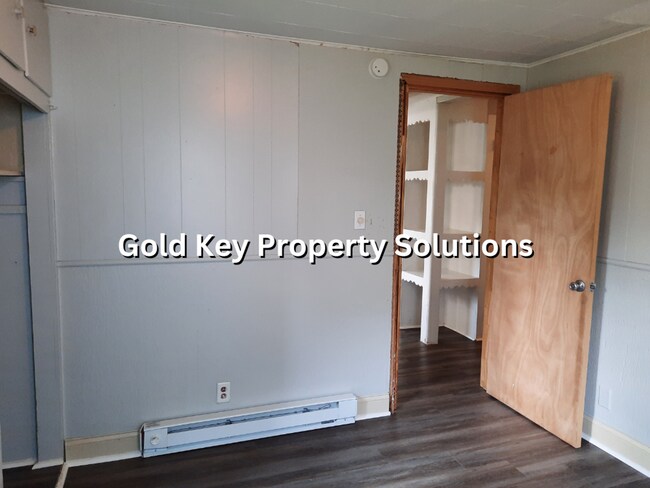 Building Photo - 4 BR 1 BA House Near Ball State with Washe...