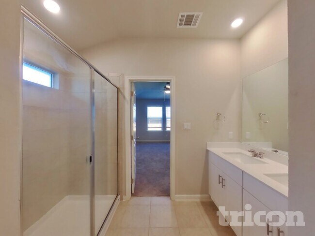 Building Photo - 13693 Paxton Blvd