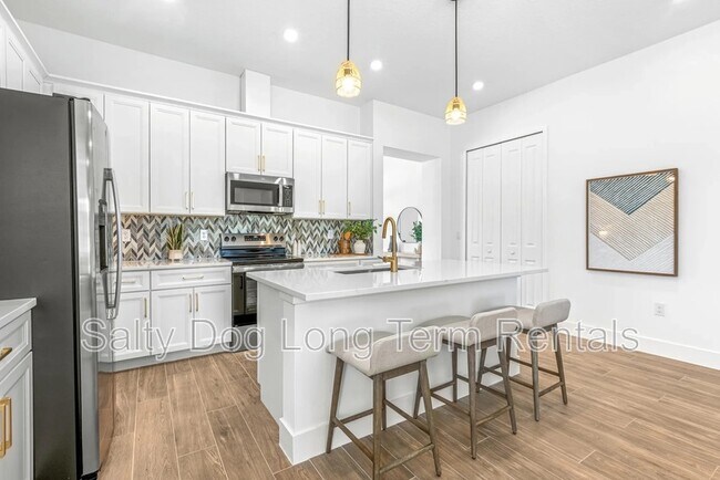 Building Photo - 1250 Champions Dr