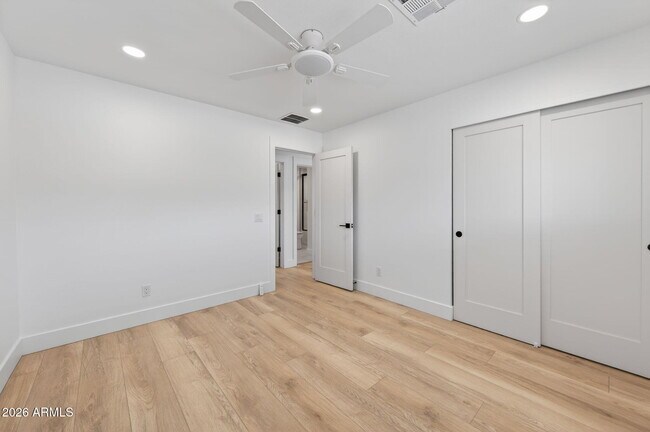 Building Photo - 8702 E Monte Vista Rd