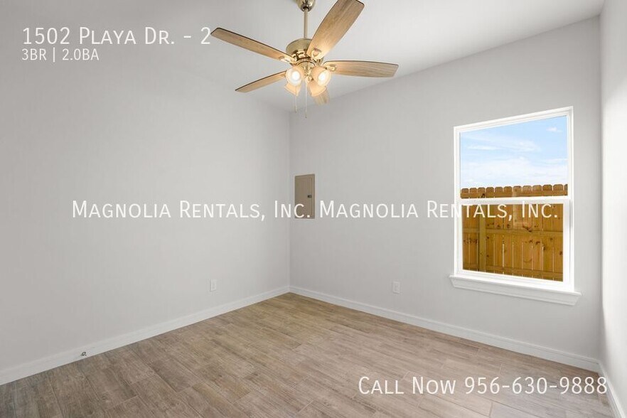 Building Photo - 1502 Playa Dr