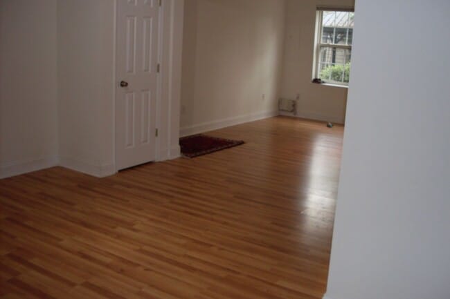 Building Photo - Beautiful Townhome in Stone River